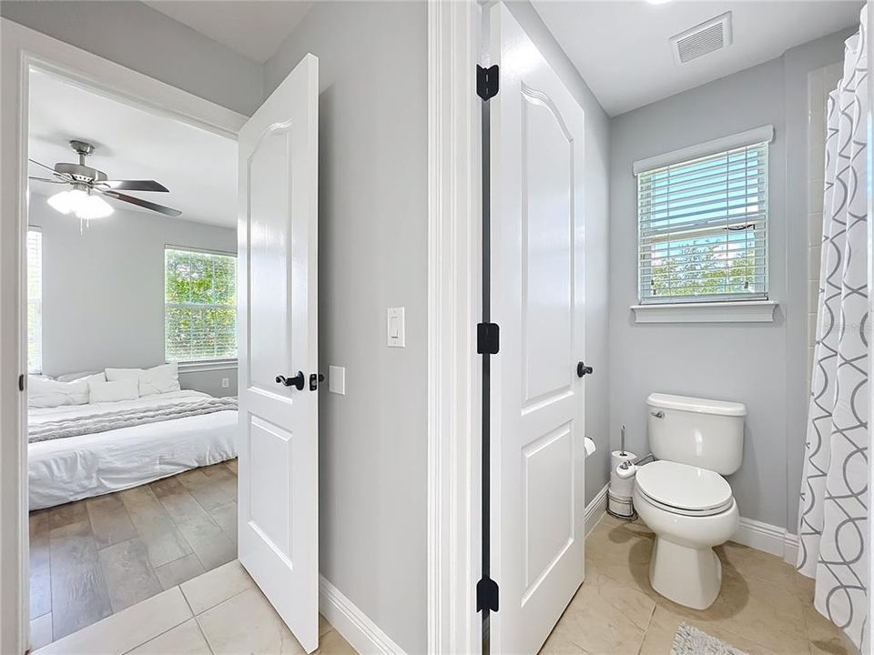 Active With Contract: $1,095,000 (5 beds, 4 baths, 4068 Square Feet)