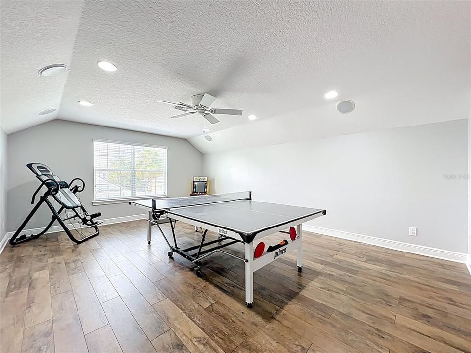 Active With Contract: $1,095,000 (5 beds, 4 baths, 4068 Square Feet)