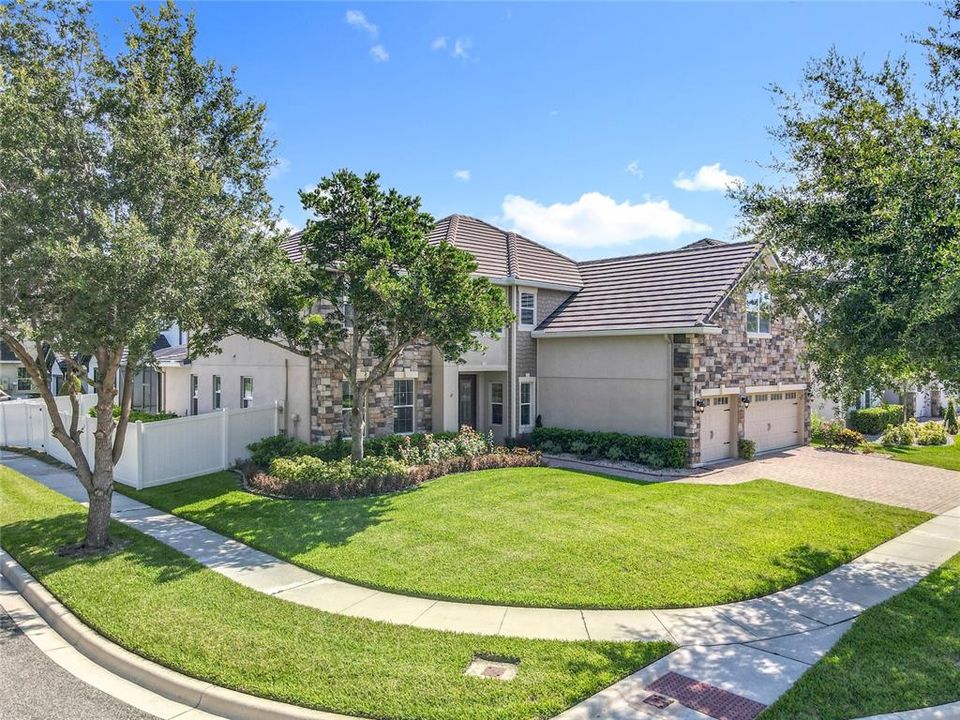 Active With Contract: $1,095,000 (5 beds, 4 baths, 4068 Square Feet)