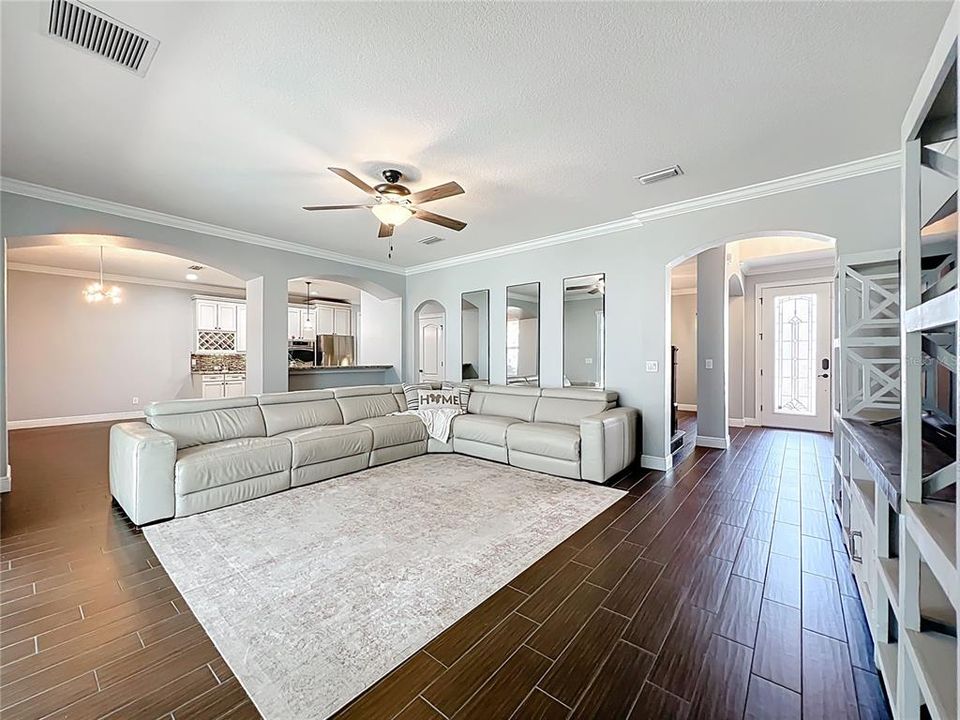 Active With Contract: $1,095,000 (5 beds, 4 baths, 4068 Square Feet)