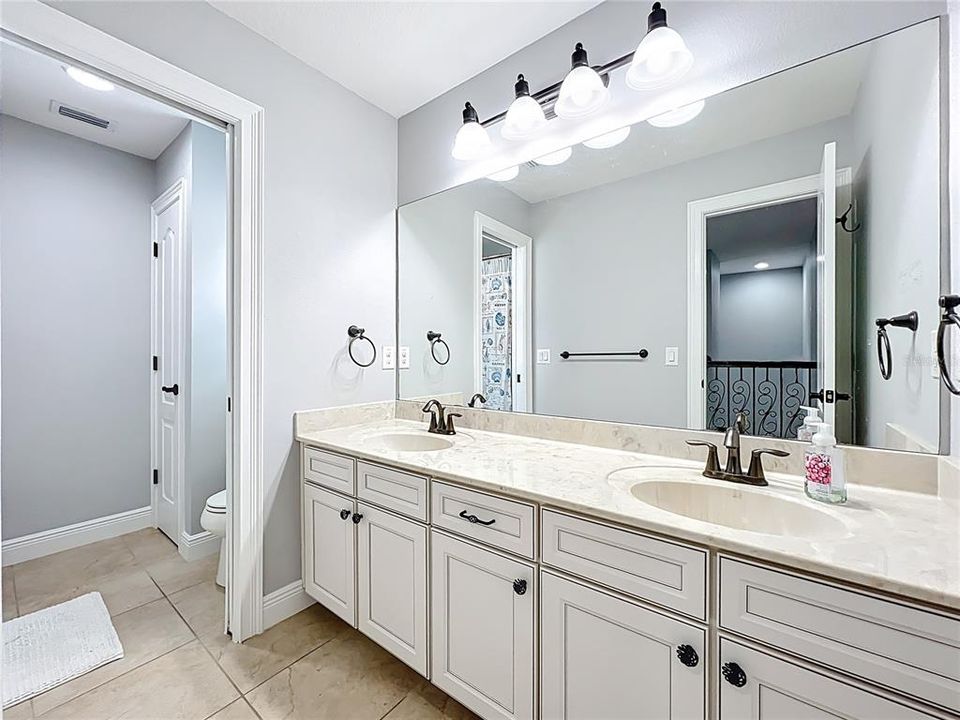 Active With Contract: $1,095,000 (5 beds, 4 baths, 4068 Square Feet)