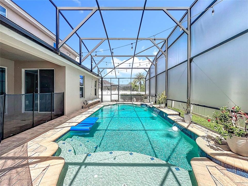 Active With Contract: $1,095,000 (5 beds, 4 baths, 4068 Square Feet)