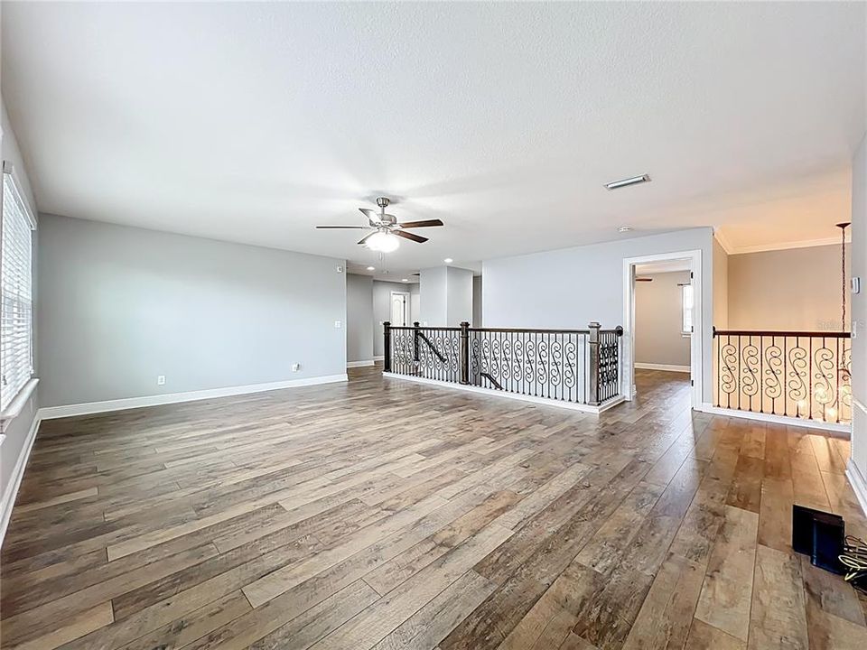 Active With Contract: $1,095,000 (5 beds, 4 baths, 4068 Square Feet)