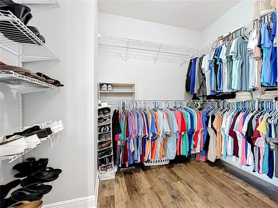 Active With Contract: $1,095,000 (5 beds, 4 baths, 4068 Square Feet)