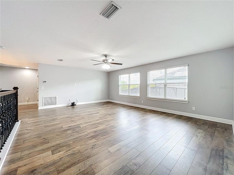 Active With Contract: $1,095,000 (5 beds, 4 baths, 4068 Square Feet)