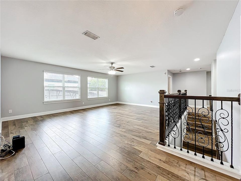 Active With Contract: $1,095,000 (5 beds, 4 baths, 4068 Square Feet)