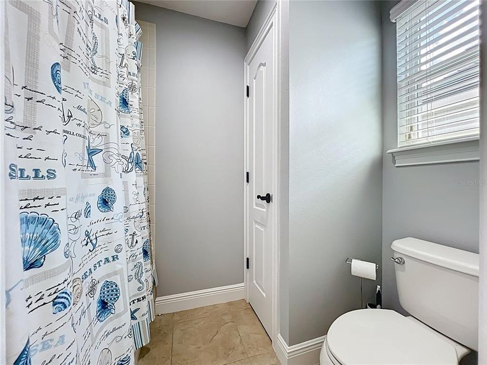 Active With Contract: $1,095,000 (5 beds, 4 baths, 4068 Square Feet)