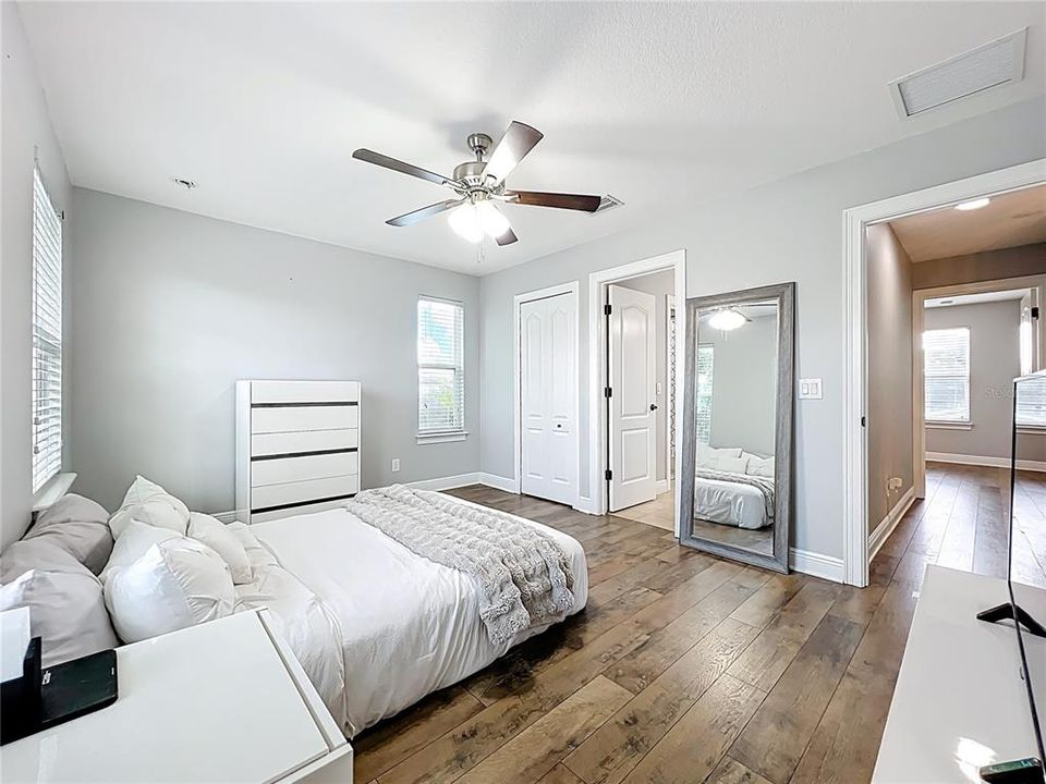 Active With Contract: $1,095,000 (5 beds, 4 baths, 4068 Square Feet)