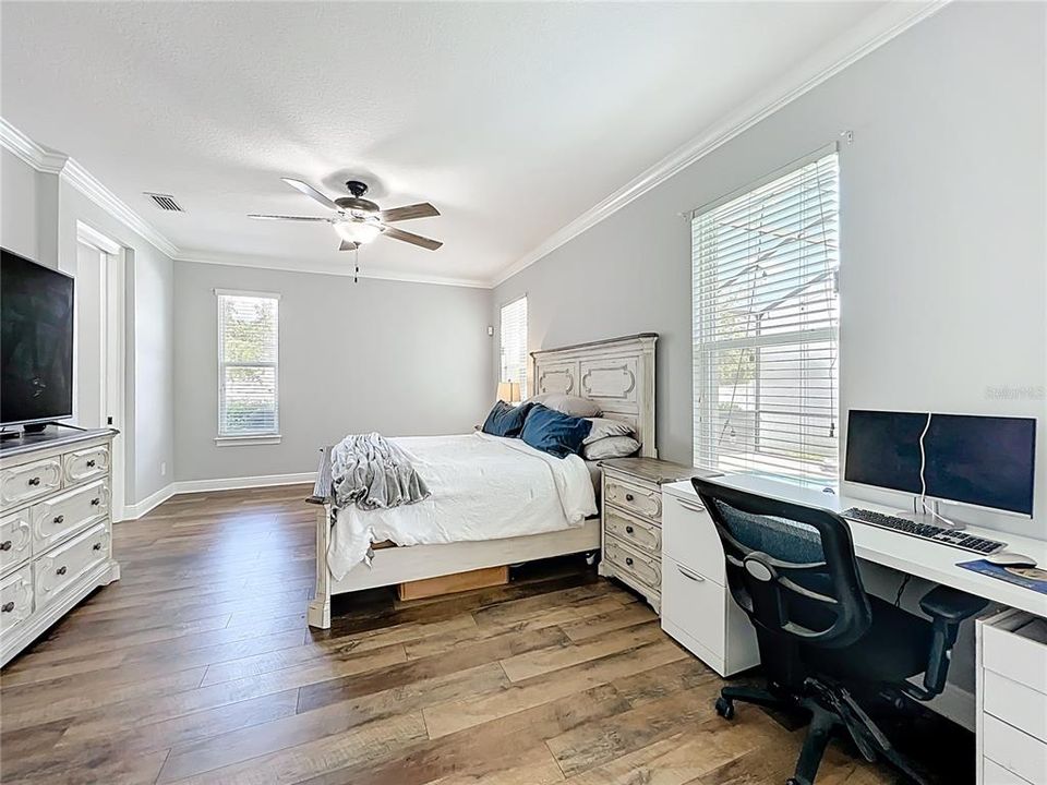 Active With Contract: $1,095,000 (5 beds, 4 baths, 4068 Square Feet)