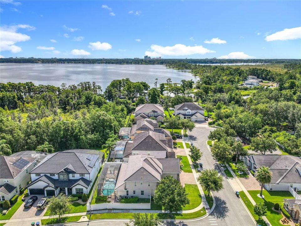 Active With Contract: $1,095,000 (5 beds, 4 baths, 4068 Square Feet)