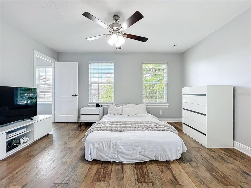 Active With Contract: $1,095,000 (5 beds, 4 baths, 4068 Square Feet)