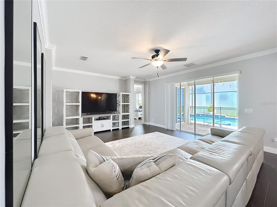 Active With Contract: $1,095,000 (5 beds, 4 baths, 4068 Square Feet)