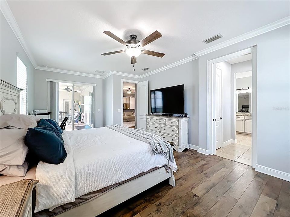 Active With Contract: $1,095,000 (5 beds, 4 baths, 4068 Square Feet)