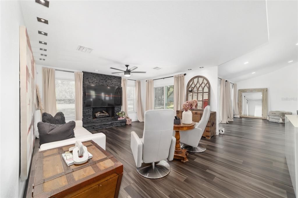 待售: $585,000 (3 贝兹, 2 浴室, 2178 平方英尺)