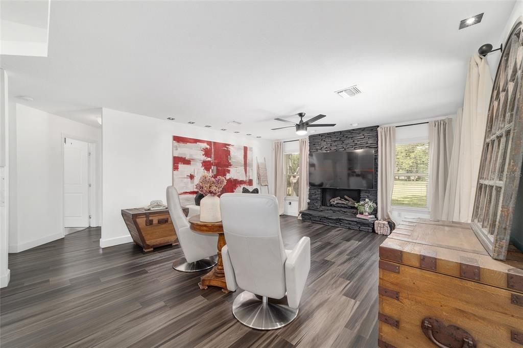 待售: $585,000 (3 贝兹, 2 浴室, 2178 平方英尺)