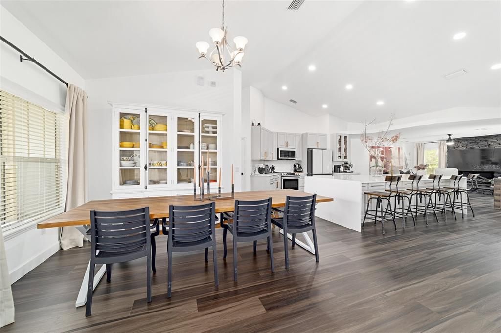 待售: $585,000 (3 贝兹, 2 浴室, 2178 平方英尺)