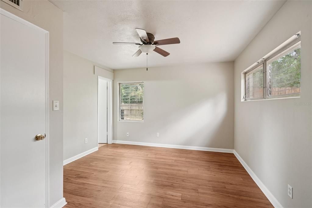 Activo con contrato: $229,900 (3 camas, 2 baños, 1399 Pies cuadrados)