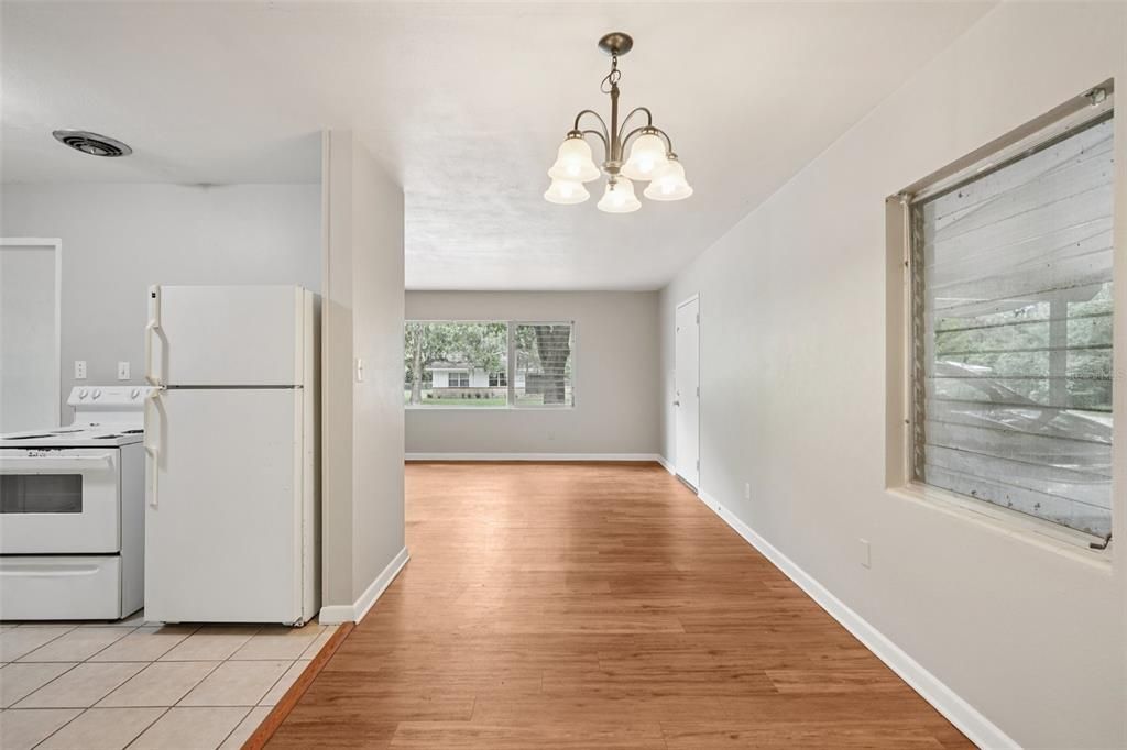 Activo con contrato: $229,900 (3 camas, 2 baños, 1399 Pies cuadrados)