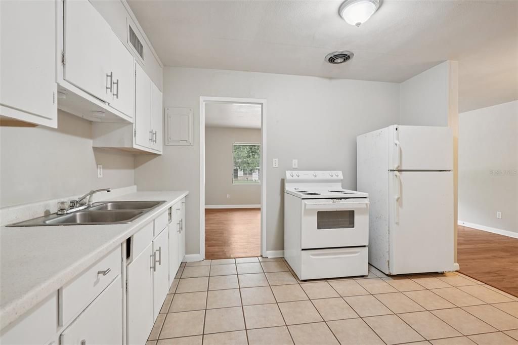 Activo con contrato: $229,900 (3 camas, 2 baños, 1399 Pies cuadrados)