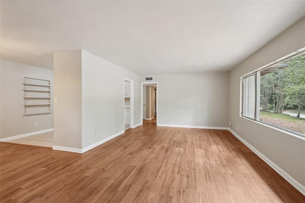 Activo con contrato: $229,900 (3 camas, 2 baños, 1399 Pies cuadrados)