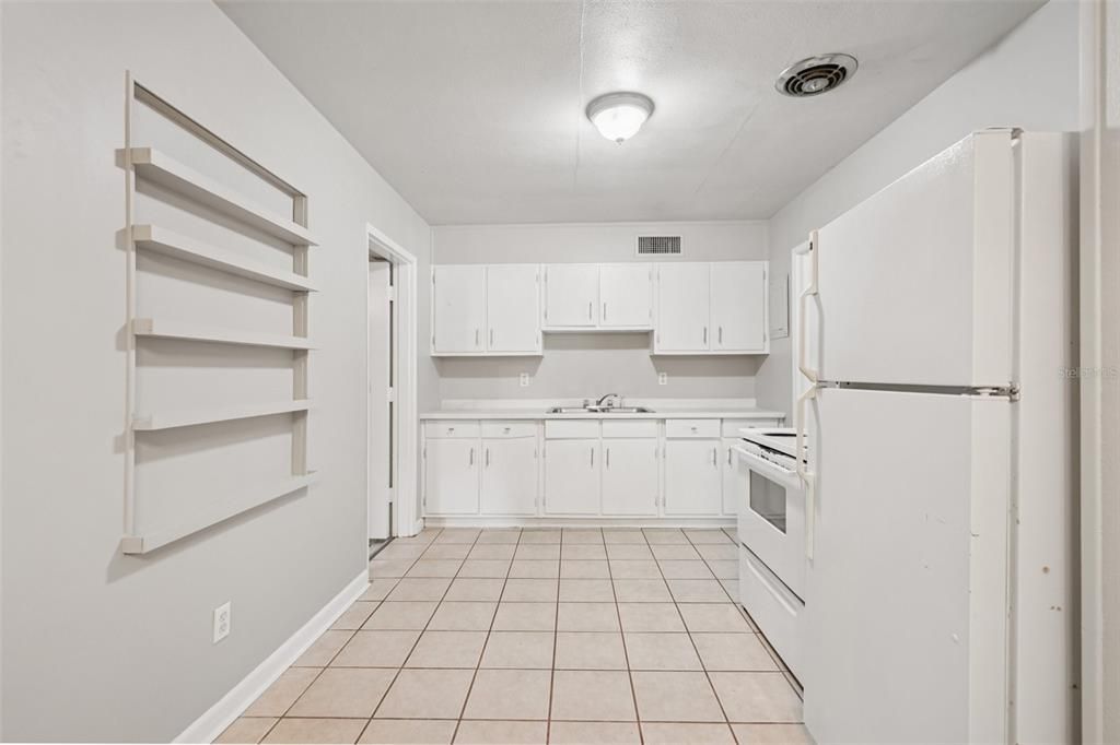 Activo con contrato: $229,900 (3 camas, 2 baños, 1399 Pies cuadrados)