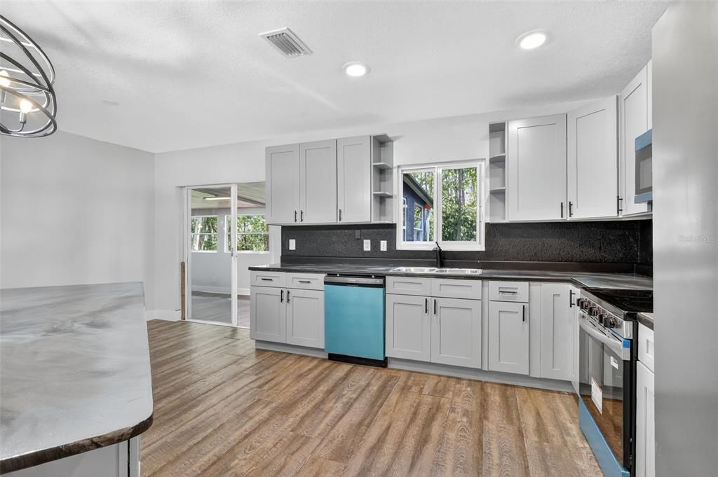 For Sale: $479,900 (4 beds, 2 baths, 2140 Square Feet)