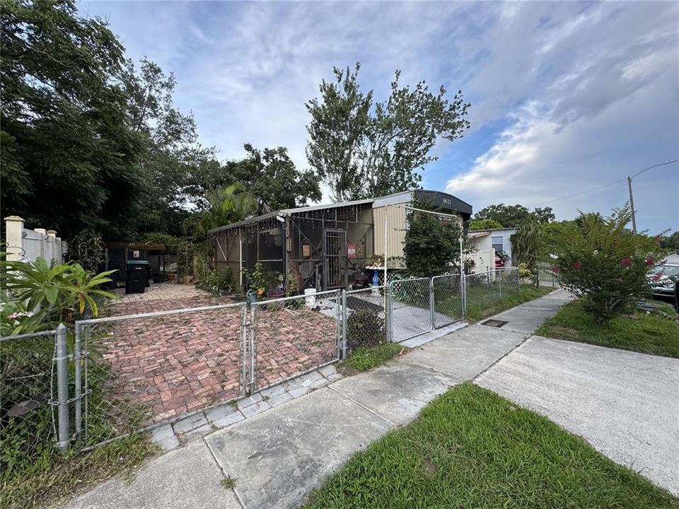 Под контрактом: $139,900 (3 спален, 2 ванн, 924 Квадратных фут)