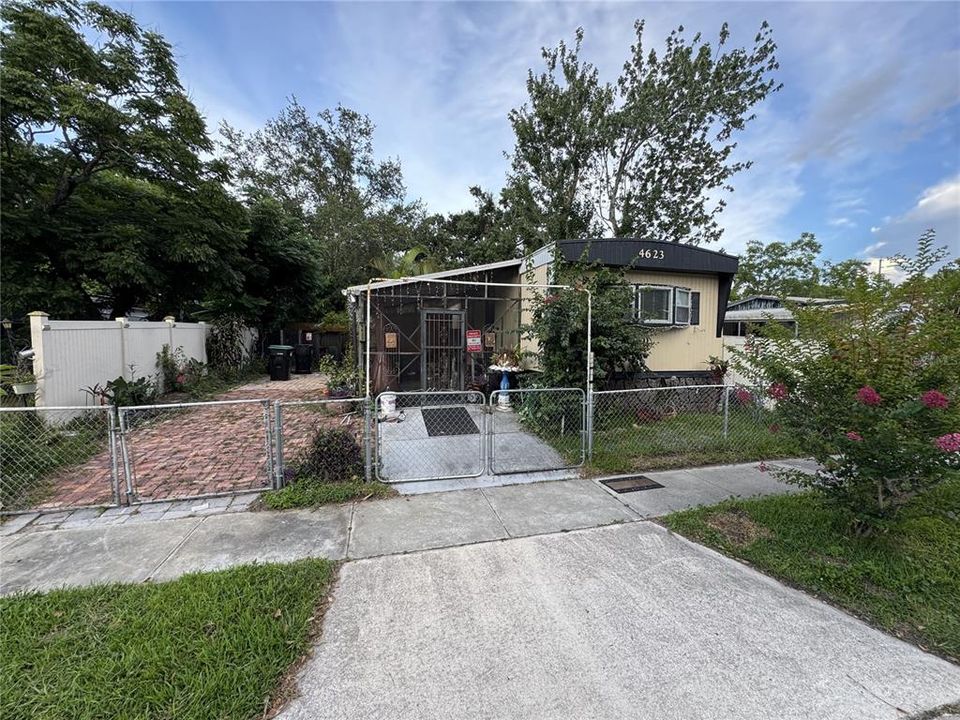 Под контрактом: $139,900 (3 спален, 2 ванн, 924 Квадратных фут)