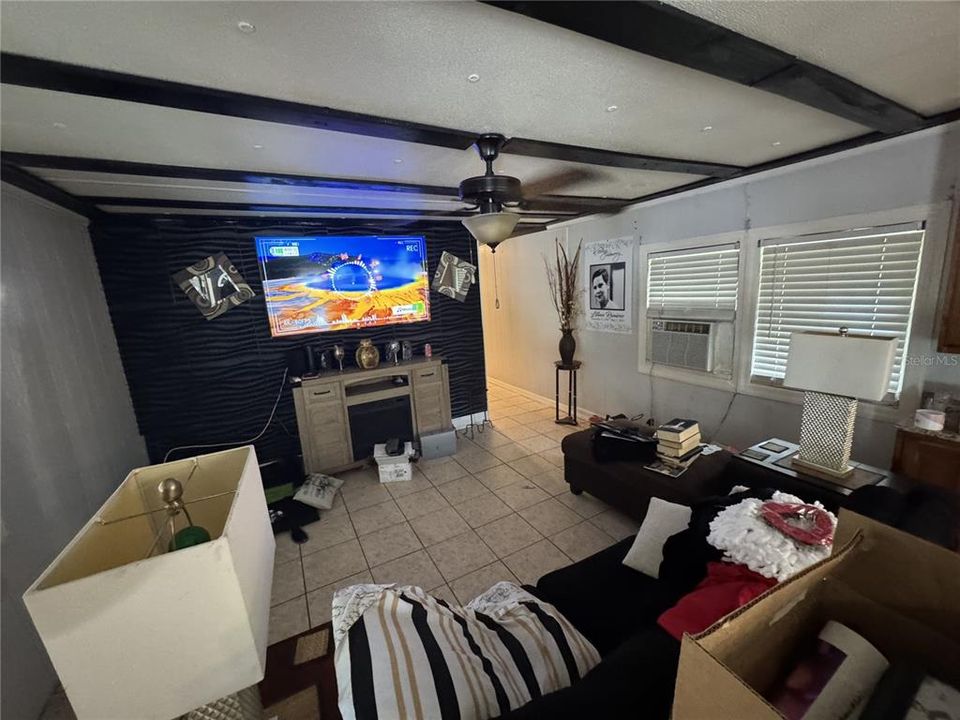 Под контрактом: $139,900 (3 спален, 2 ванн, 924 Квадратных фут)