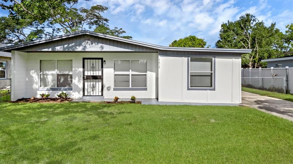 Под контрактом: $301,800 (3 спален, 2 ванн, 1350 Квадратных фут)