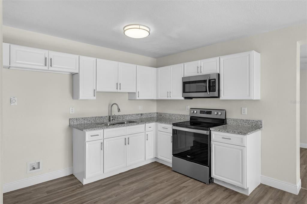 Под контрактом: $301,800 (3 спален, 2 ванн, 1350 Квадратных фут)