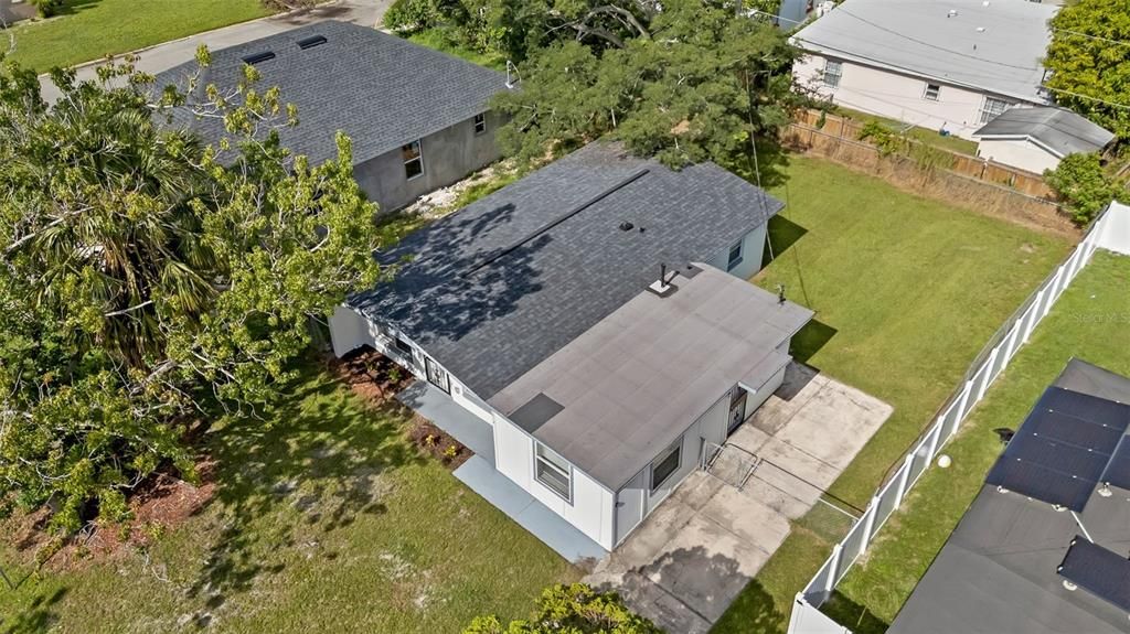 Под контрактом: $301,800 (3 спален, 2 ванн, 1350 Квадратных фут)