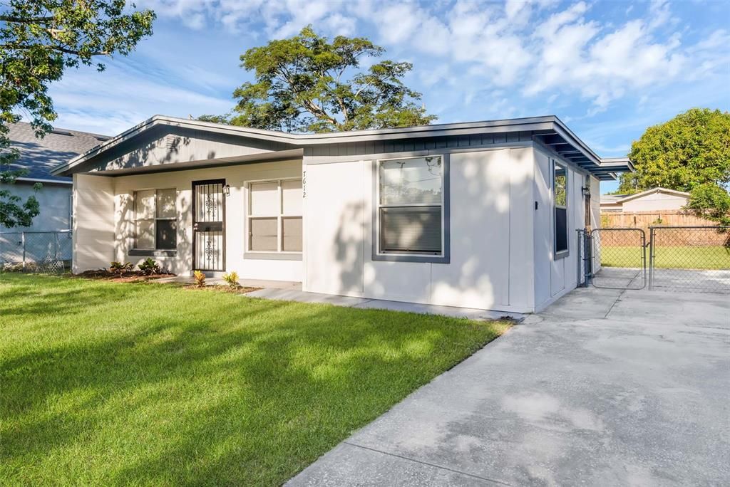 Под контрактом: $301,800 (3 спален, 2 ванн, 1350 Квадратных фут)