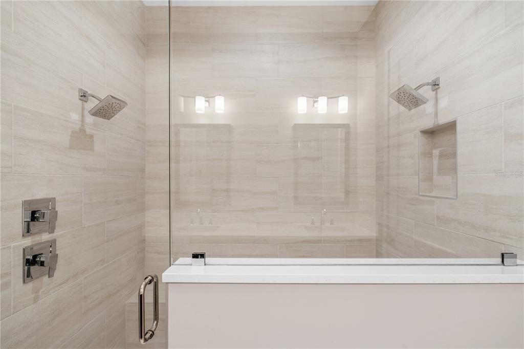 En Venta: $1,044,000 (3 camas, 3 baños, 2938 Pies cuadrados)