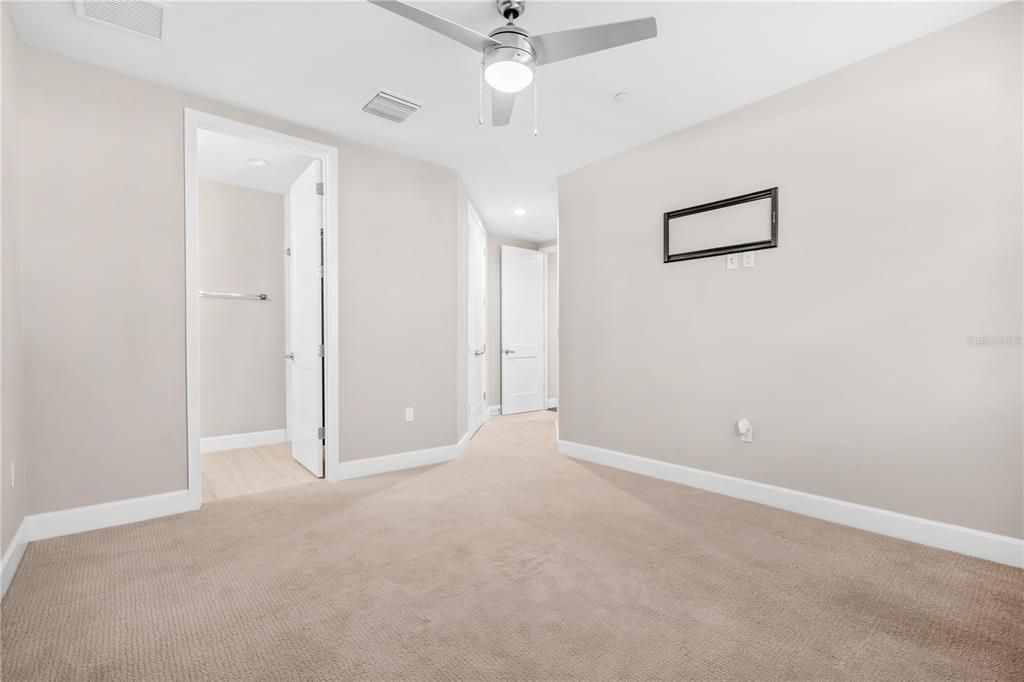 En Venta: $1,044,000 (3 camas, 3 baños, 2938 Pies cuadrados)