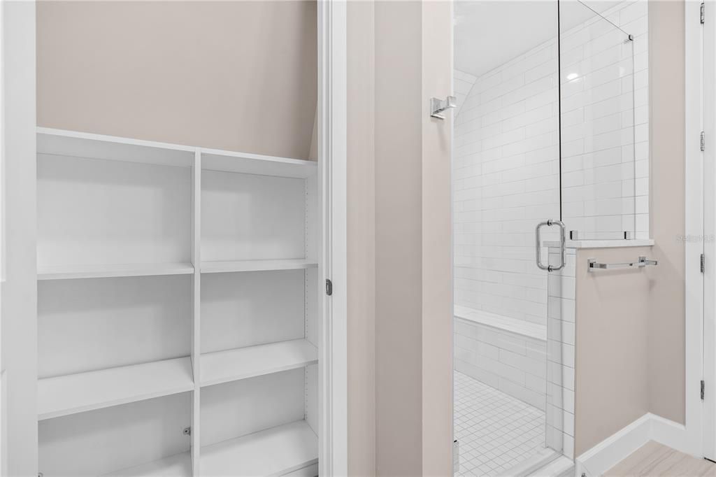 En Venta: $1,044,000 (3 camas, 3 baños, 2938 Pies cuadrados)