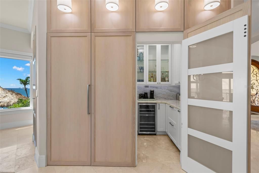 На продажу: $7,999,000 (4 спален, 4 ванн, 7042 Квадратных фут)