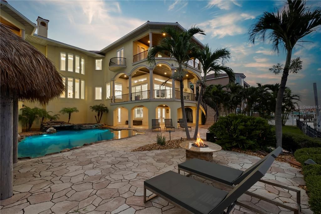 На продажу: $7,999,000 (4 спален, 4 ванн, 7042 Квадратных фут)