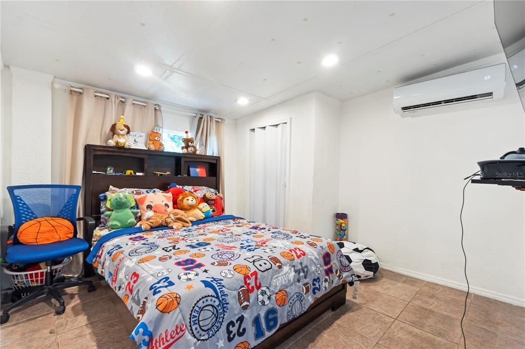 En Venta: $389,000 (4 camas, 2 baños, 1971 Pies cuadrados)