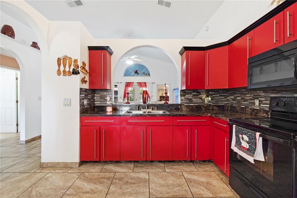 En Venta: $389,000 (4 camas, 2 baños, 1971 Pies cuadrados)