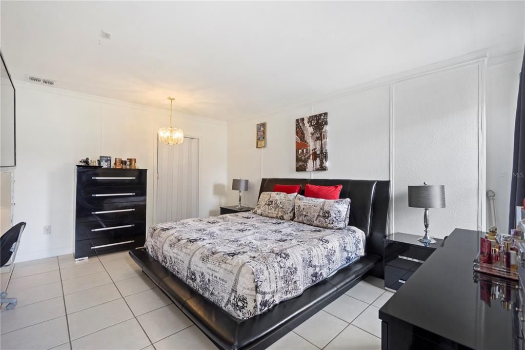 En Venta: $389,000 (4 camas, 2 baños, 1971 Pies cuadrados)