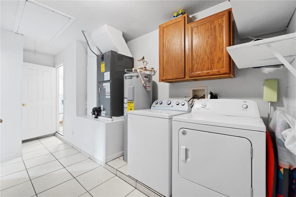 En Venta: $389,000 (4 camas, 2 baños, 1971 Pies cuadrados)