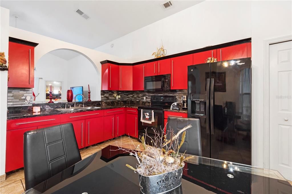 En Venta: $389,000 (4 camas, 2 baños, 1971 Pies cuadrados)