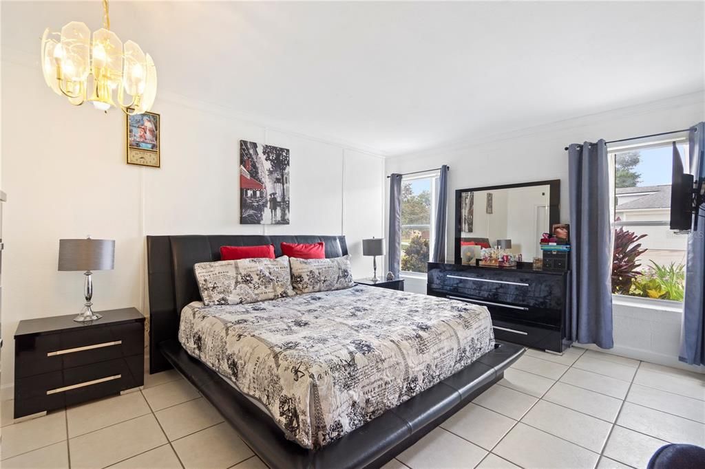 En Venta: $389,000 (4 camas, 2 baños, 1971 Pies cuadrados)