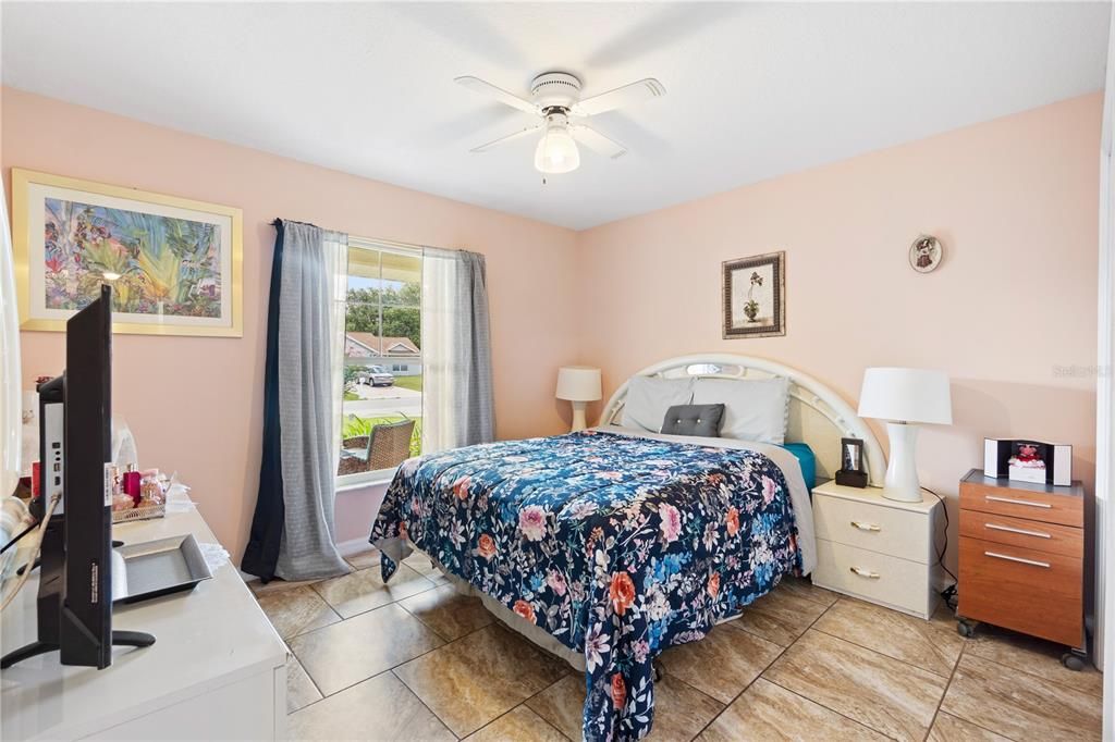 En Venta: $389,000 (4 camas, 2 baños, 1971 Pies cuadrados)