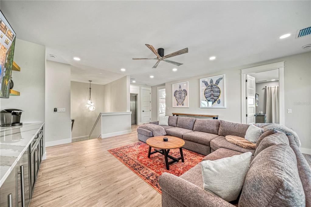 For Sale: $5,699,000 (7 beds, 7 baths, 3600 Square Feet)