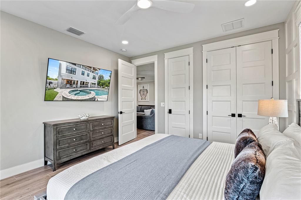 For Sale: $5,699,000 (7 beds, 7 baths, 3600 Square Feet)