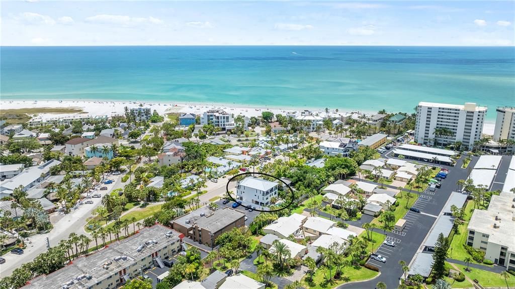 For Sale: $5,699,000 (7 beds, 7 baths, 3600 Square Feet)