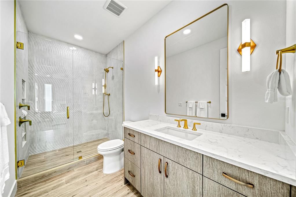 For Sale: $5,699,000 (7 beds, 7 baths, 3600 Square Feet)