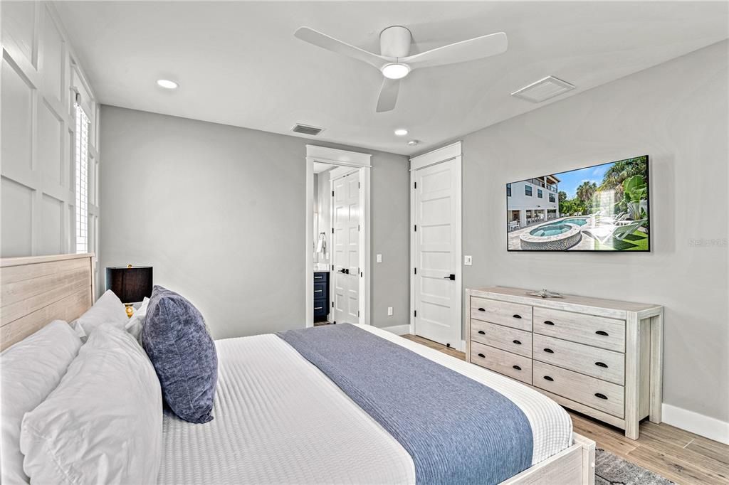 For Sale: $5,699,000 (7 beds, 7 baths, 3600 Square Feet)